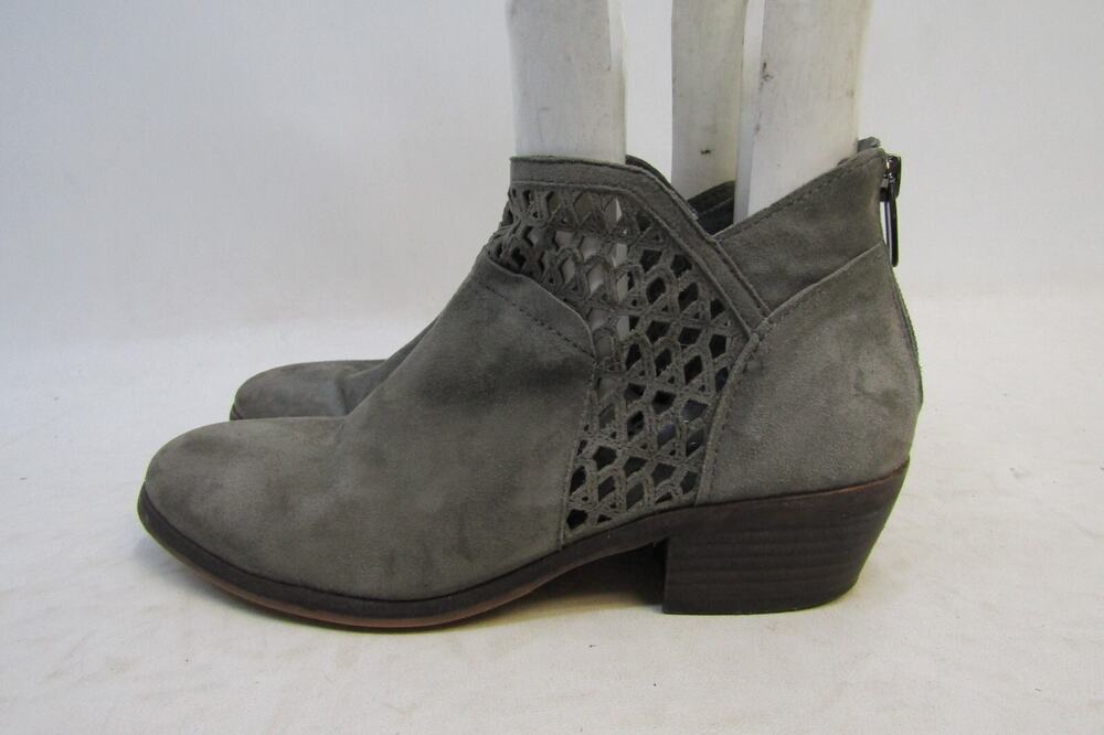 VINCE CAMUTO Womens Size 7.5 M Gray Suede Ankle Fashion Boots Booties